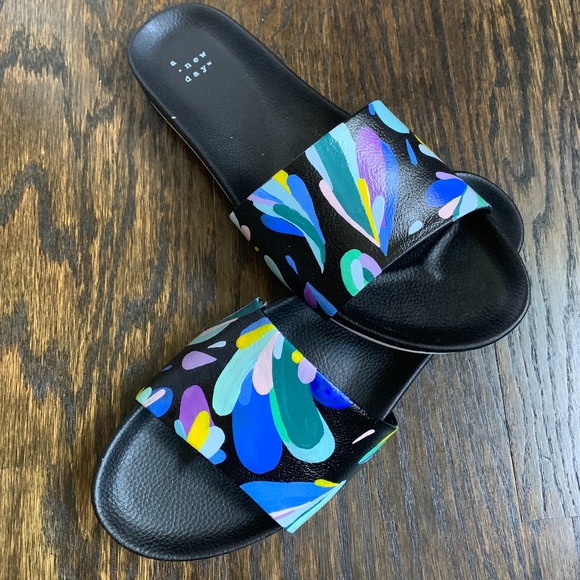 🆕 Painted Resort Slides - Picture 5 of 13